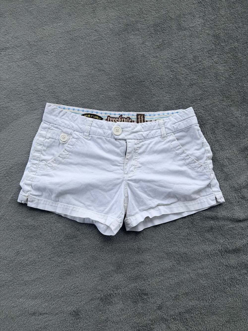 FreeStyle White Cotton Casual Shorts with Embroidered Detailing Size 11/30
